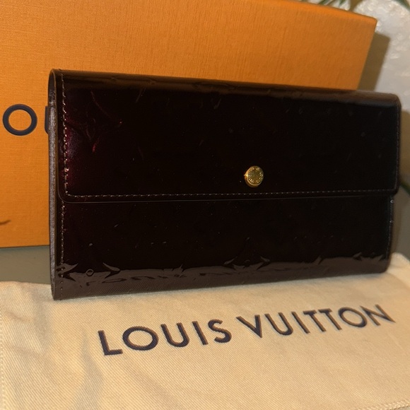 Louis Vuitton Handbags - Louis Vuitton Burgundy sarah vernis Wallet
